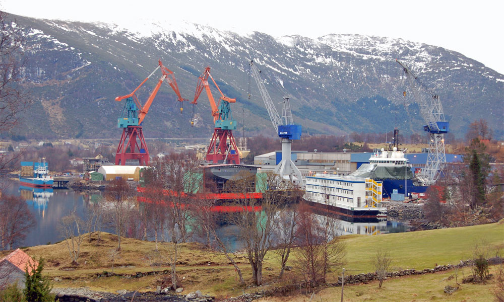 "File:Kleven verft dimnoya.jpg" by Islandmen is licensed under CC BY-SA 3.0